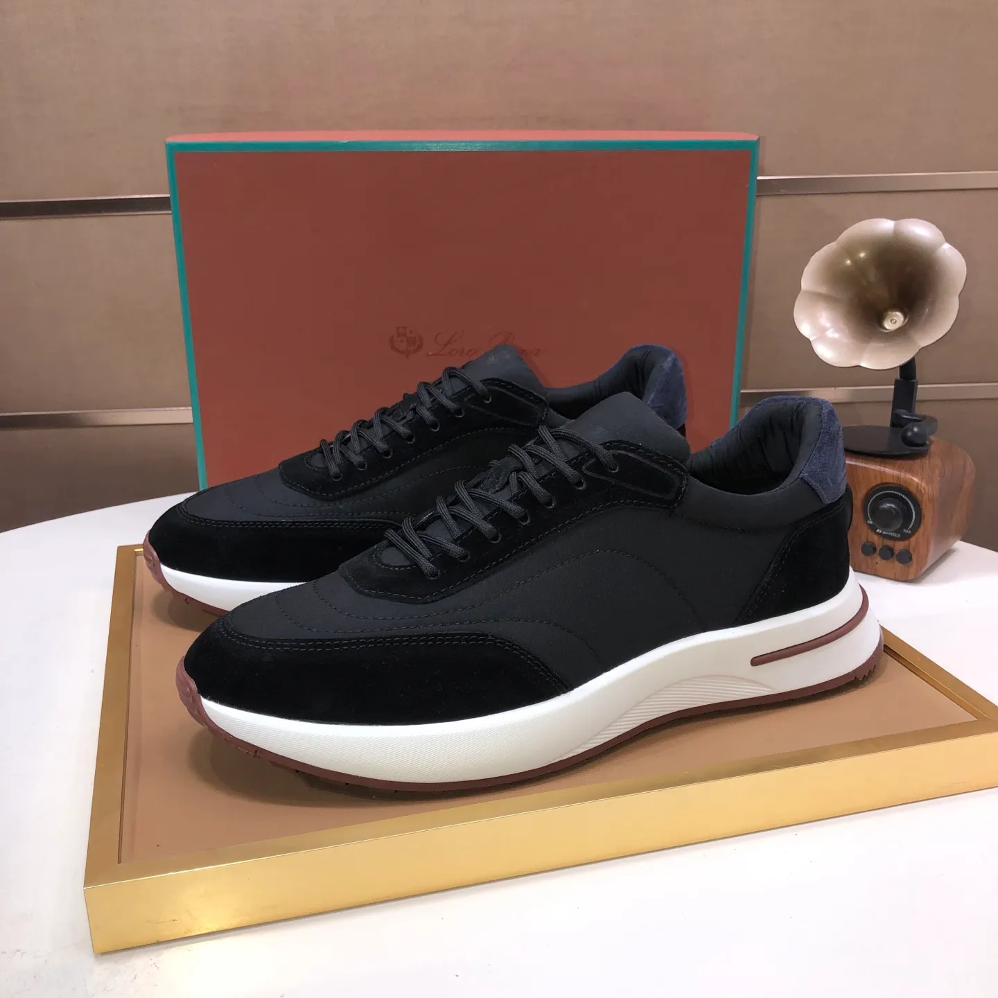 Men's shoes 💰600💰[𝐥𝐨𝐫𝐨 𝐏𝐢𝐚𝐧𝐚] lp classic loafers, an Italian treasure brand, the only brand that can match Hermès! Only after wearing it do we realize that we cannot let down our feet. The upper is imported cashmere, the lining of water-dyed cowhide ➕ the cowhide feet, the official original glass rubber outsole, and the pendant. Exclusive original packaging (tag ➕ brand paper ➕ outer box ➕ hand bag) code number: 38-45